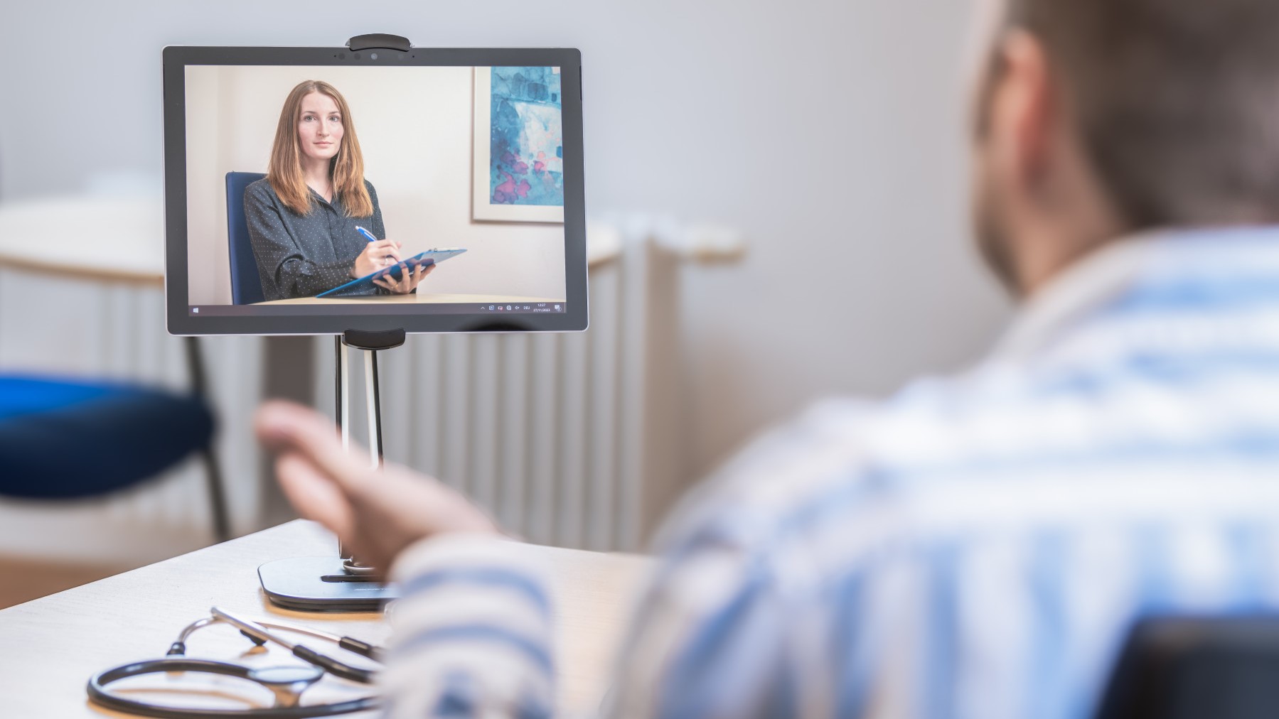 Psychotherapy via video in the GP practice helps with depression and anxiety